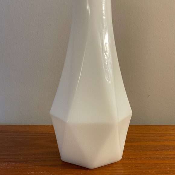 Vintage Milk Glass Geometric Pattern Bud Vase 8.5โ - Picture 7 of 14